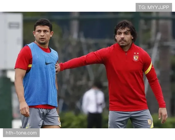 南安普顿官宣高拉特加盟,球迷期待助球队重返英超巅峰 南安普顿官宣高拉特加盟,球迷期待助球队重返英超巅峰