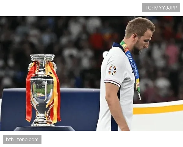 哈里·凯恩与莱万本赛季表现对比:状态回暖与持续提升 哈里·凯恩与莱万本赛季表现对比:状态回暖与持续提升